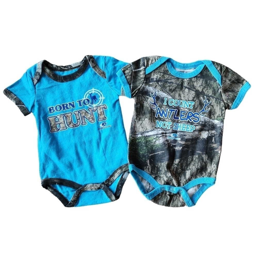 2 Mossy Oak onesies size 0-3 months